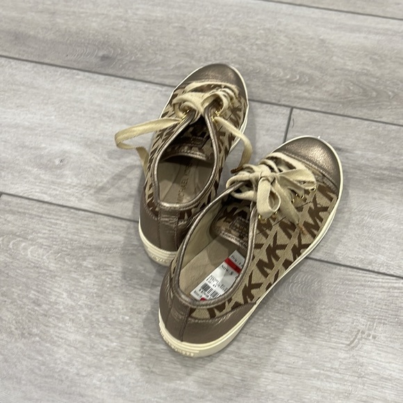 Michael Kors city sneaker size 5 womens - Picture 2 of 3